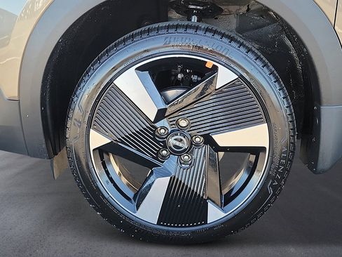 New 2026 Nissan Kicks SR w/ SR Premium Package FWD image 9