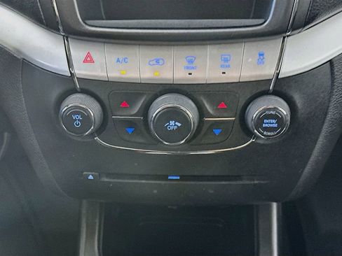 Used 2019 Dodge Journey SE w/ Connectivity Group FWD image 18