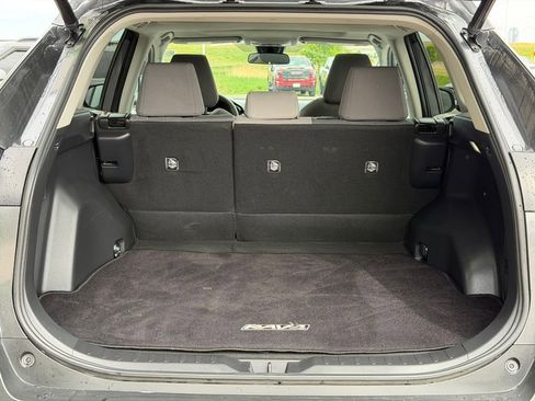 Used 2022 Toyota RAV4 XLE w/ Convenience Package AWD/4WD image 9