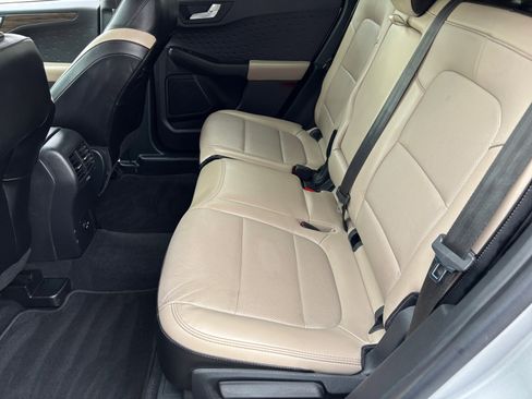 Used 2020 Ford Escape Titanium image 17