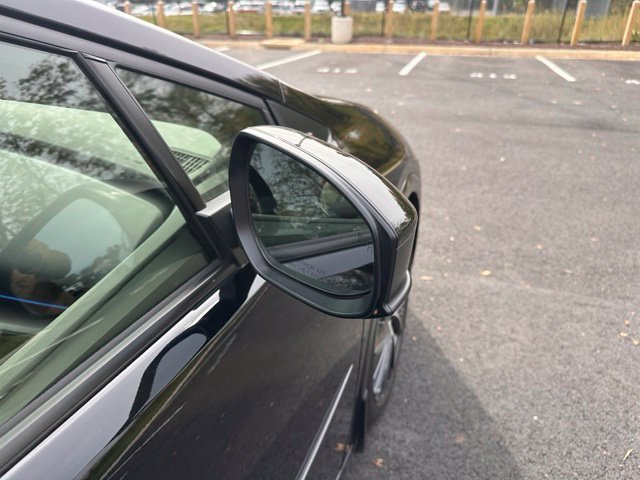 Used 2024 Toyota Prius XLE FWD image 12