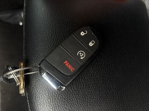 Used 2025 Jeep Compass Limited image 29