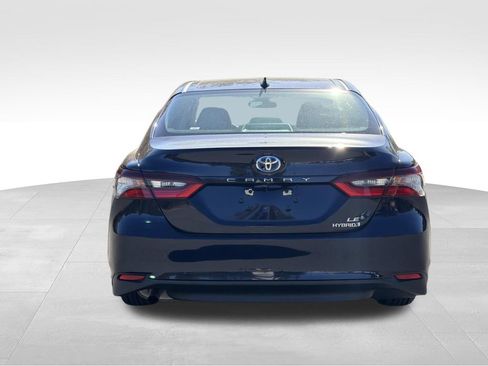 Used 2021 Toyota Camry LE image 4