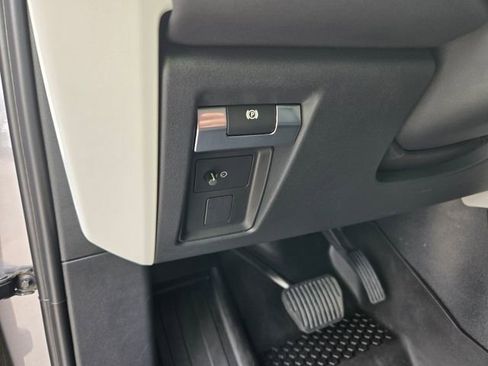Used 2024 Land Rover Defender 110 X-Dynamic SE AWD/4WD image 20