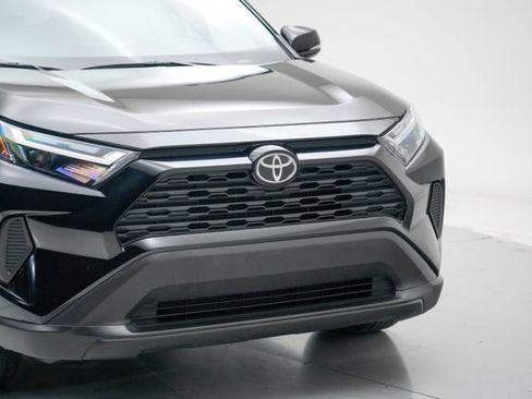 Used 2025 Toyota RAV4 XLE AWD/4WD image 18