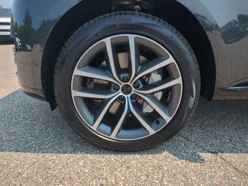New 2026 Land Rover Range Rover Long Wheelbase SE AWD/4WD image 21
