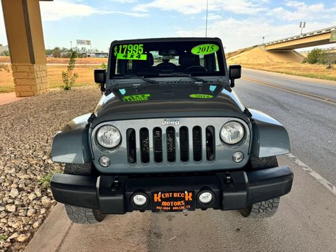 Used 2015 Jeep Wrangler Unlimited Sahara w/ Dual Top Group AWD/4WD image 8