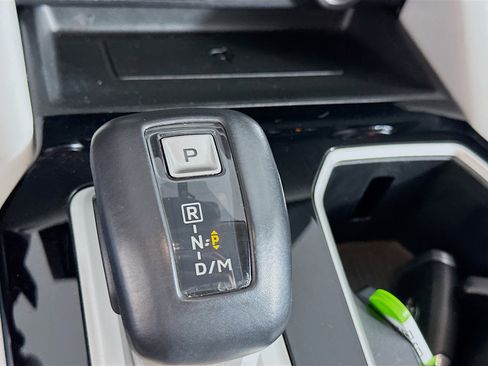 Used 2025 Mitsubishi Outlander SE image 25