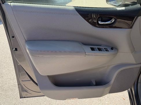 Used 2017 Nissan Quest SV FWD image 19