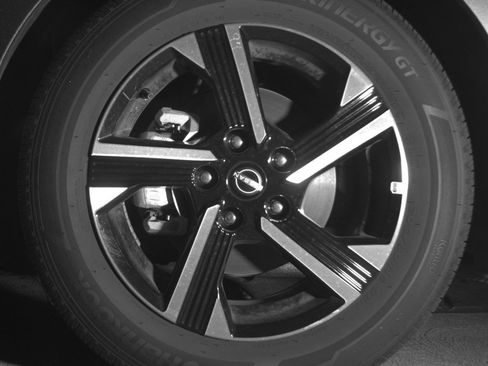 Used 2025 Nissan Sentra SV FWD image 12