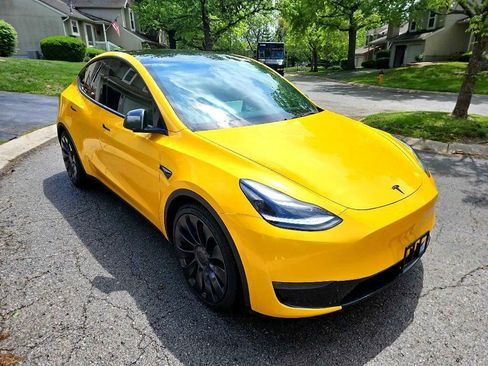 Used 2021 Tesla Model Y Performance image 3