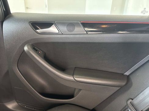 Used 2018 Volkswagen Jetta GLI FWD image 15