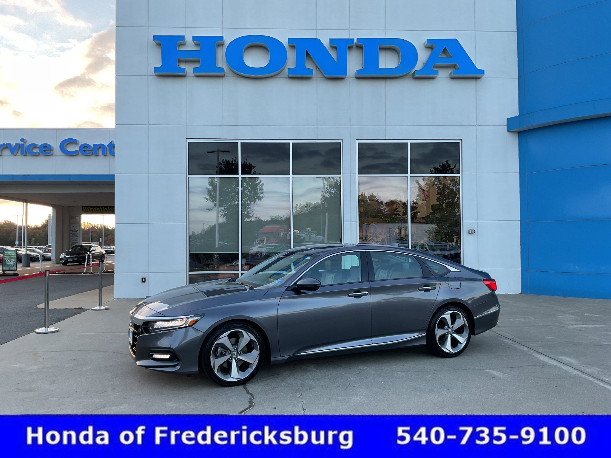 Used 2018 Honda Accord Touring image 1