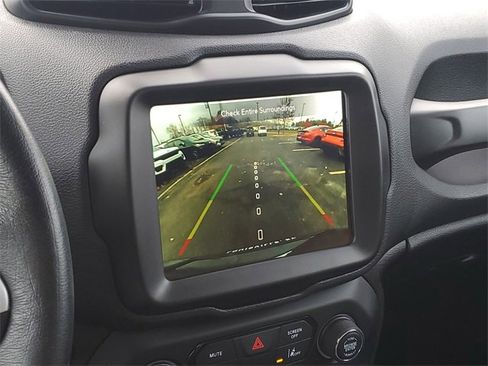 Used 2023 Jeep Renegade Limited image 19