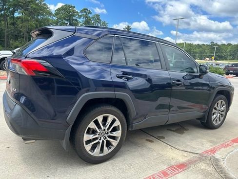 Used 2020 Toyota RAV4 XLE Premium FWD image 4