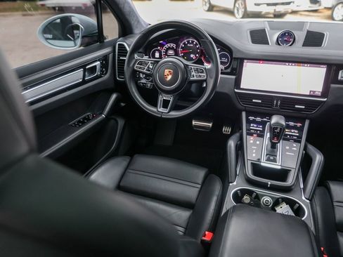 Used 2020 Porsche Cayenne Turbo w/ Assistance Package image 28