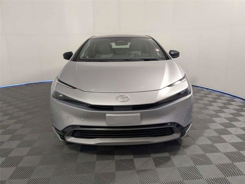 Used 2023 Toyota Prius XLE FWD image 3