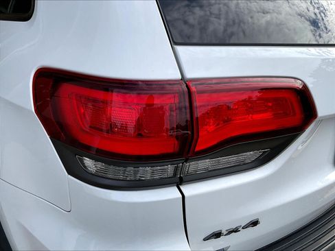 Used 2019 Jeep Grand Cherokee Trailhawk AWD/4WD image 22