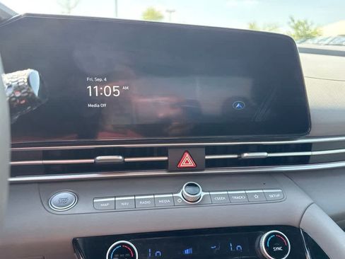 Used 2025 Hyundai Elantra SEL FWD image 18