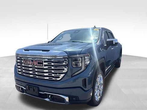 Used 2024 GMC Sierra 1500 Denali w/ Denali Reserve Package AWD/4WD image 3