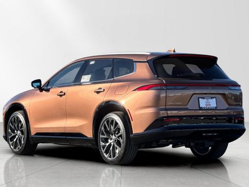 New 2025 Toyota Crown Signia image 5