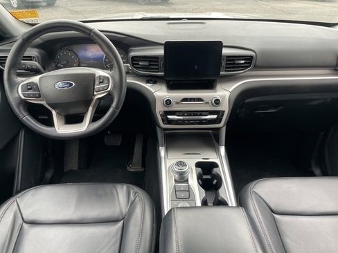 Used 2023 Ford Explorer XLT w/ Equipment Group 202A image 8