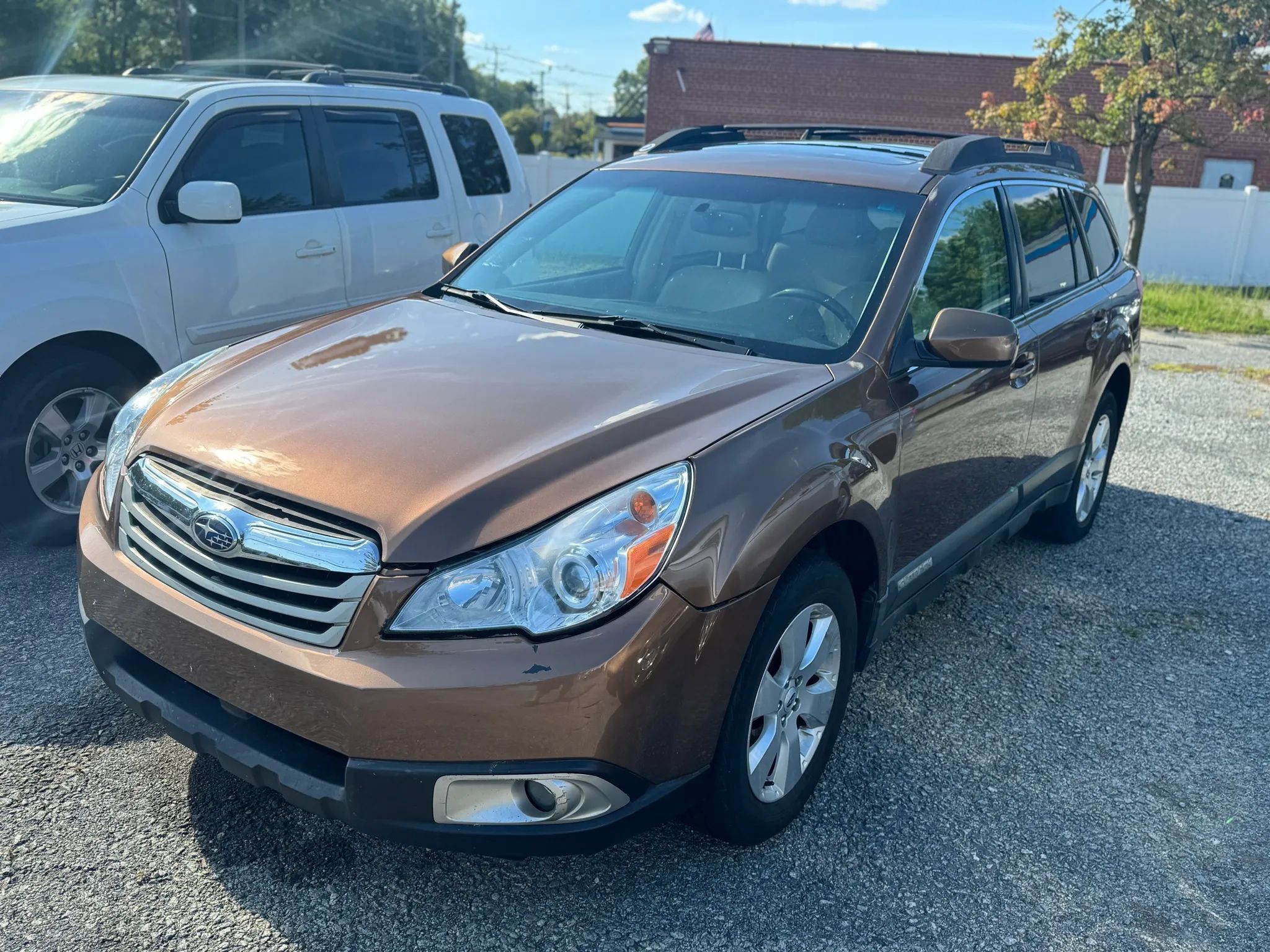 Used 2011 Subaru Outback 2.5i Limited AWD/4WD image 2