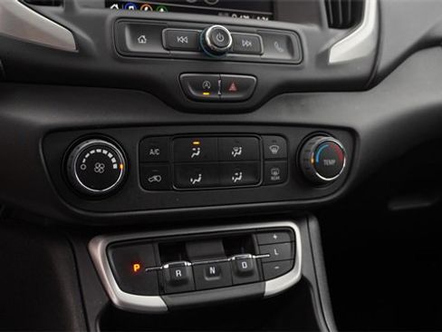 Used 2024 GMC Terrain SLE image 23