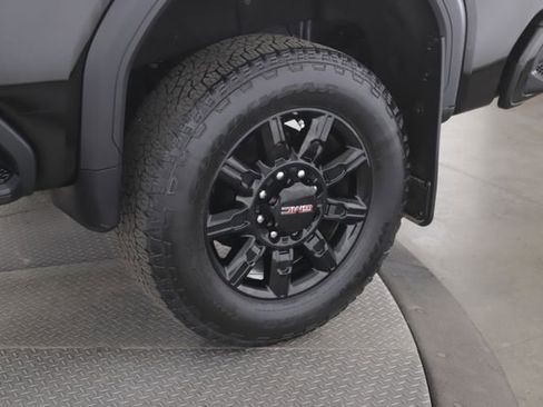 Used 2025 GMC Sierra 3500 AT4 w/ AT4 Premium Plus Package AWD/4WD image 14