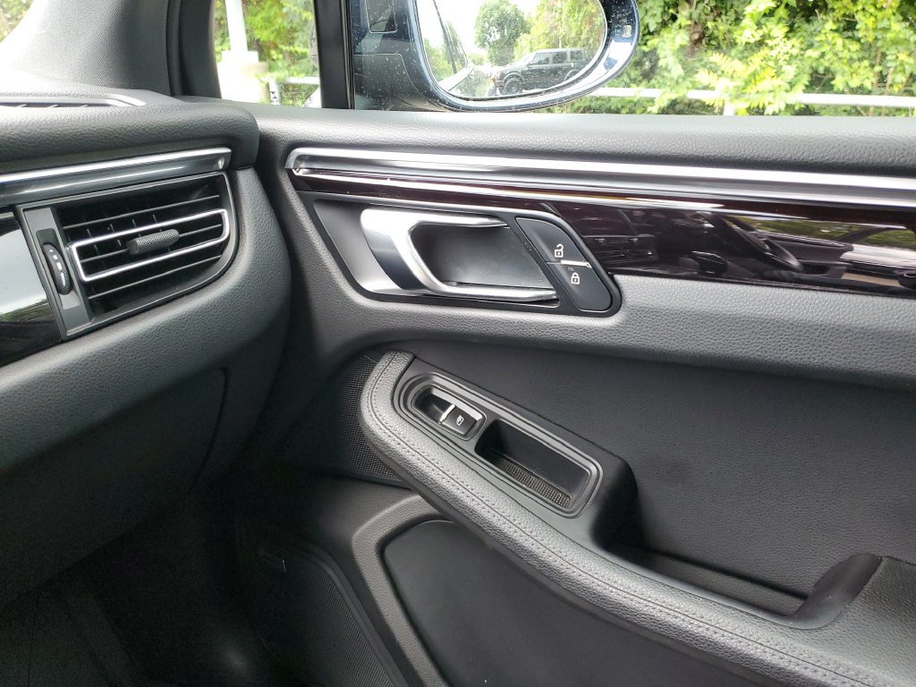 Used 2021 Porsche Macan AWD/4WD image 35