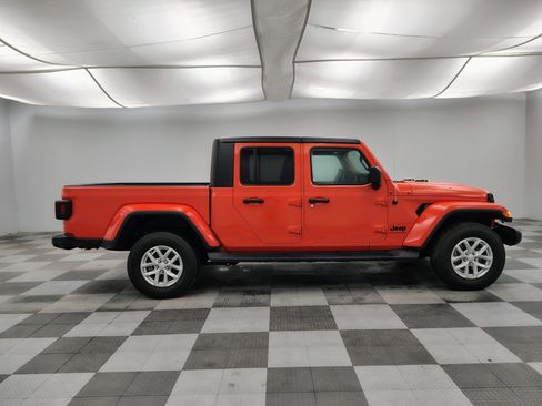 Used 2023 Jeep Gladiator Sport AWD/4WD image 6