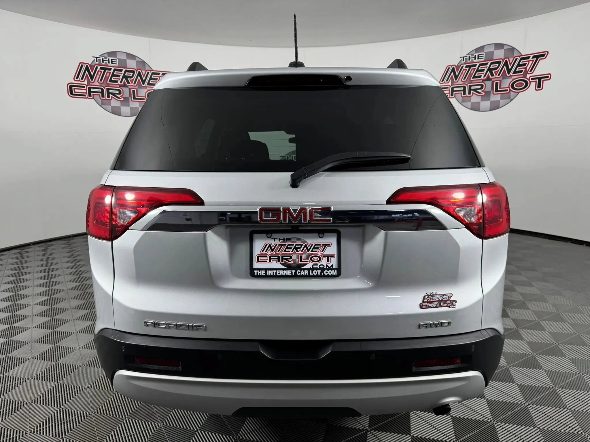 Used 2017 GMC Acadia SLE w/ Driver Alert Package I AWD/4WD image 6