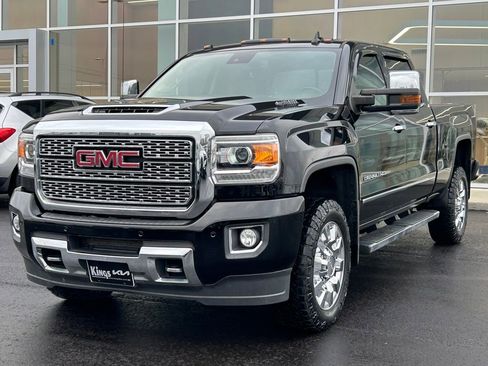 Used 2018 GMC Sierra 2500 Denali w/ Duramax Plus Package image 3