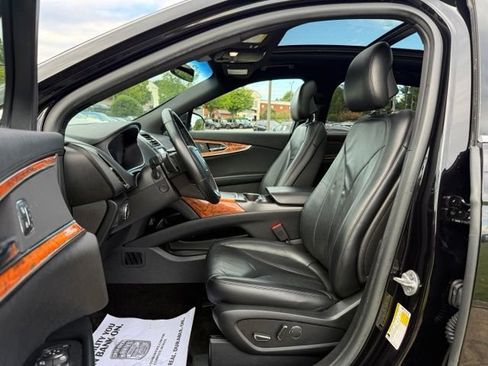 Used 2019 Lincoln Nautilus Select AWD/4WD image 13