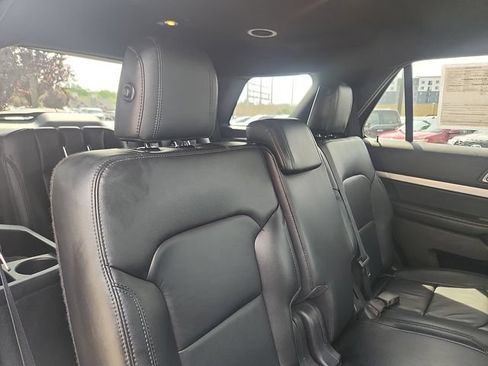 Used 2017 Ford Explorer XLT w/ Equipment Group 202A AWD/4WD image 30