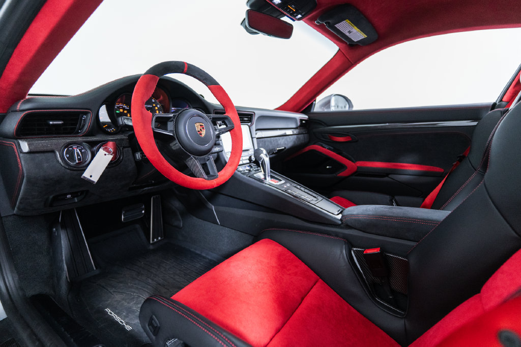 Certified 2018 Porsche 911 GT2 RS RWD image 4