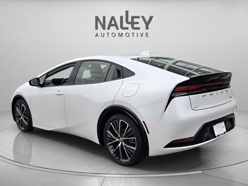 Used 2025 Toyota Prius XLE image 4