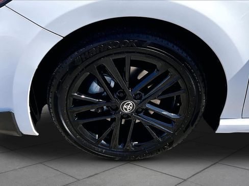 Used 2025 Toyota Camry SE FWD image 10