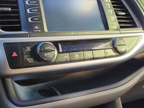Used 2019 Toyota Highlander Limited image 21