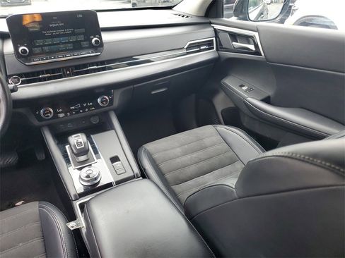 Used 2024 Mitsubishi Outlander SE image 19