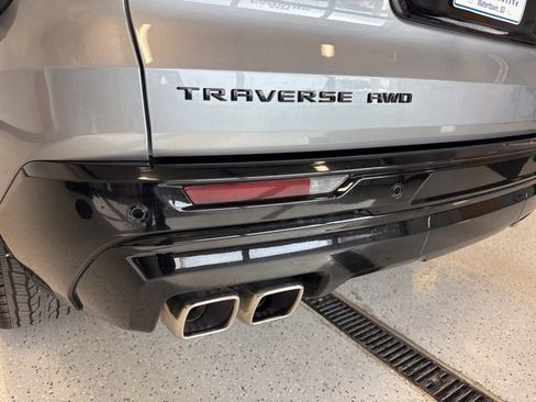 Used 2024 Chevrolet Traverse RS image 8