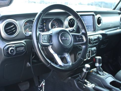 Used 2022 Jeep Wrangler Unlimited Sahara AWD/4WD image 15