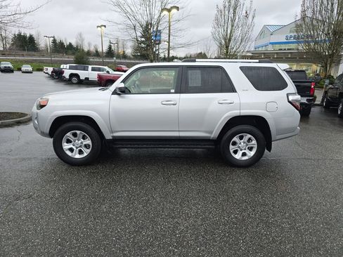 Used 2024 Toyota 4Runner SR5 image 3