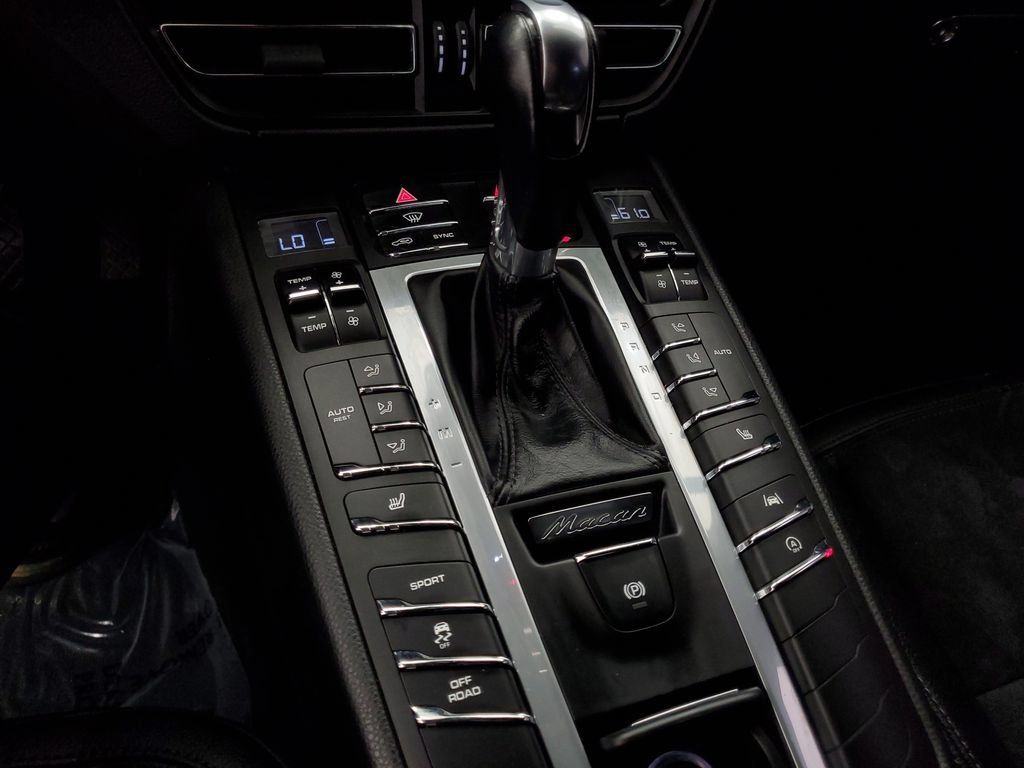 Used 2020 Porsche Macan AWD/4WD image 20