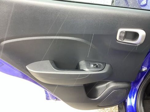 Certified 2025 Hyundai Venue SEL FWD image 13
