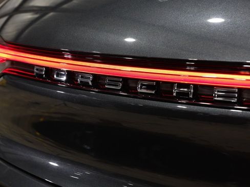 Used 2023 Porsche Macan image 30