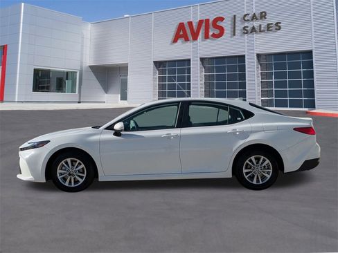 Used 2025 Toyota Camry LE image 10