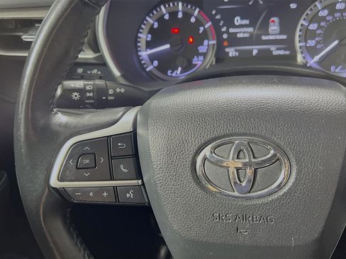 Used 2023 Toyota Highlander XLE image 19