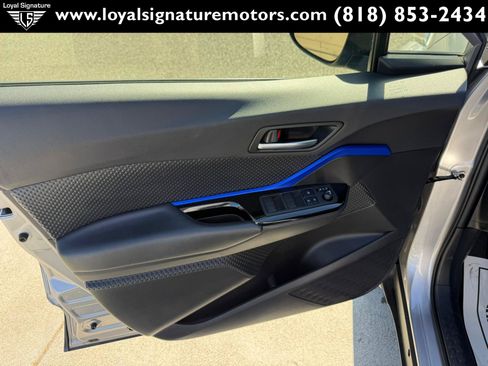 Used 2020 Toyota C-HR XLE FWD image 17