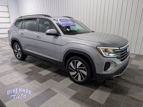 Used 2025 Volkswagen Atlas SE AWD/4WD image 5